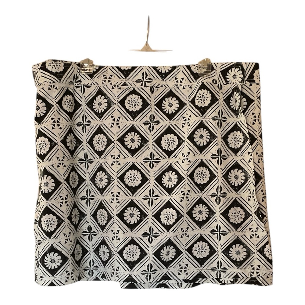 Rip Skirt Hawaii Womens Black/White Casual Wrap Mini Skirt. Beach Cover up